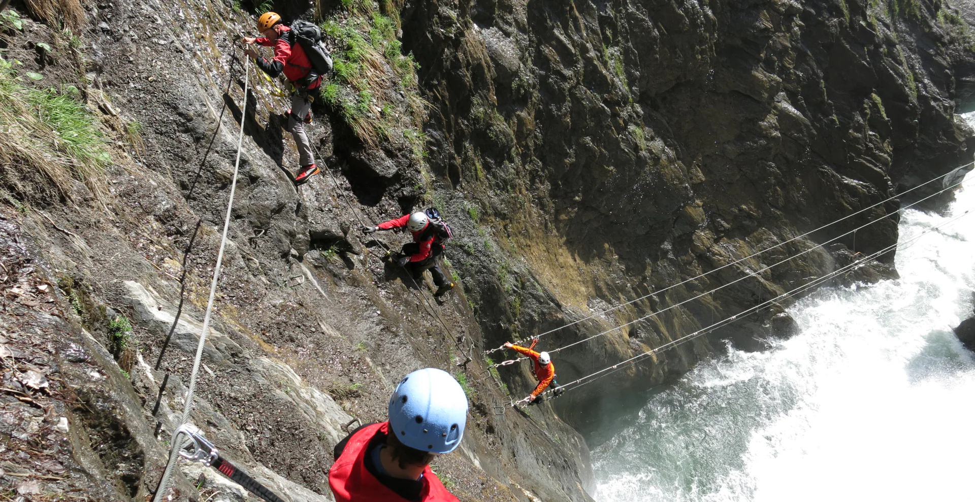 Bergsteiger beim Klettern in der Möllschlucht