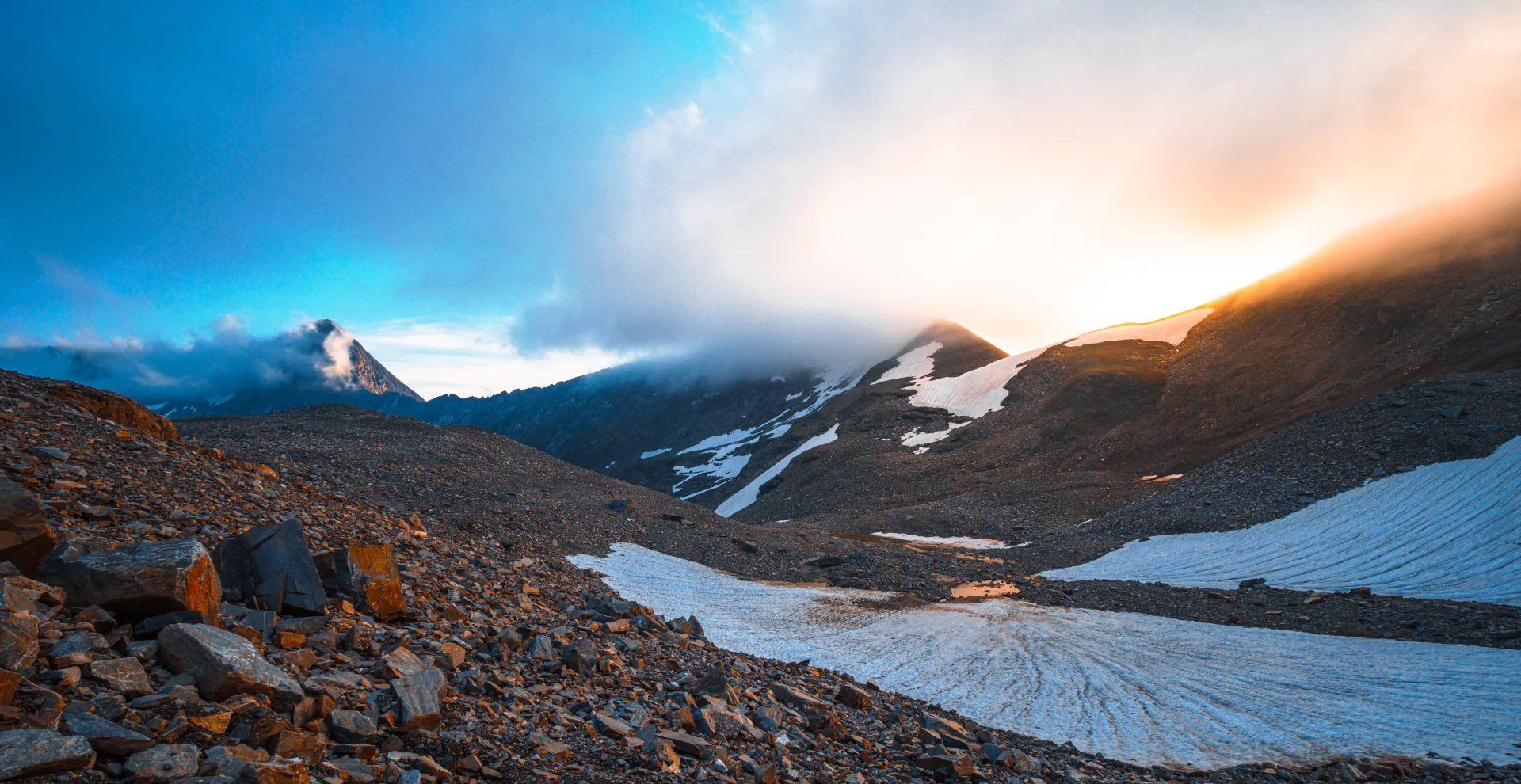 Hochgebirgsabendpanorama am Fuße des Brennkogels