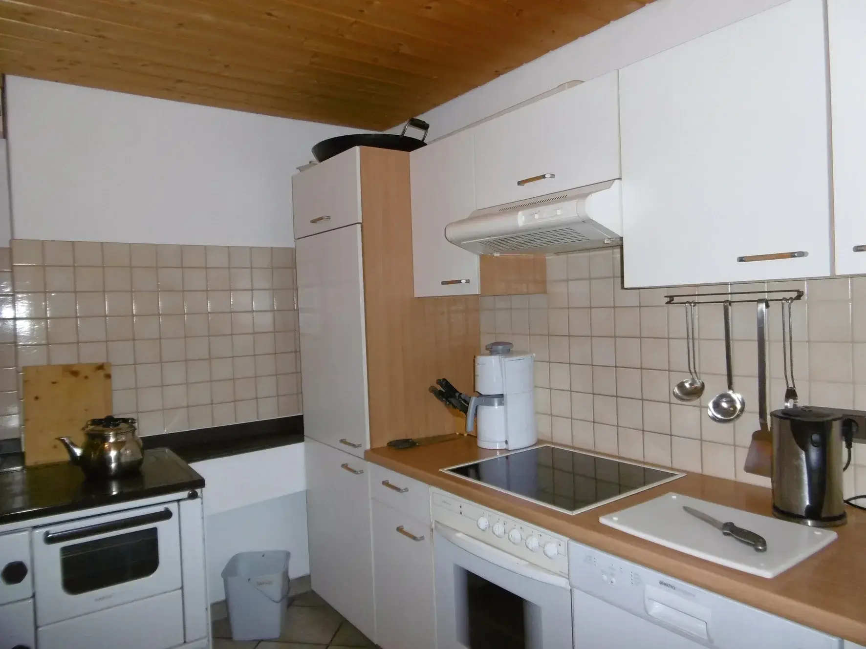 Küche im Erdgeschoss des Ferienhauses Römerhütte
