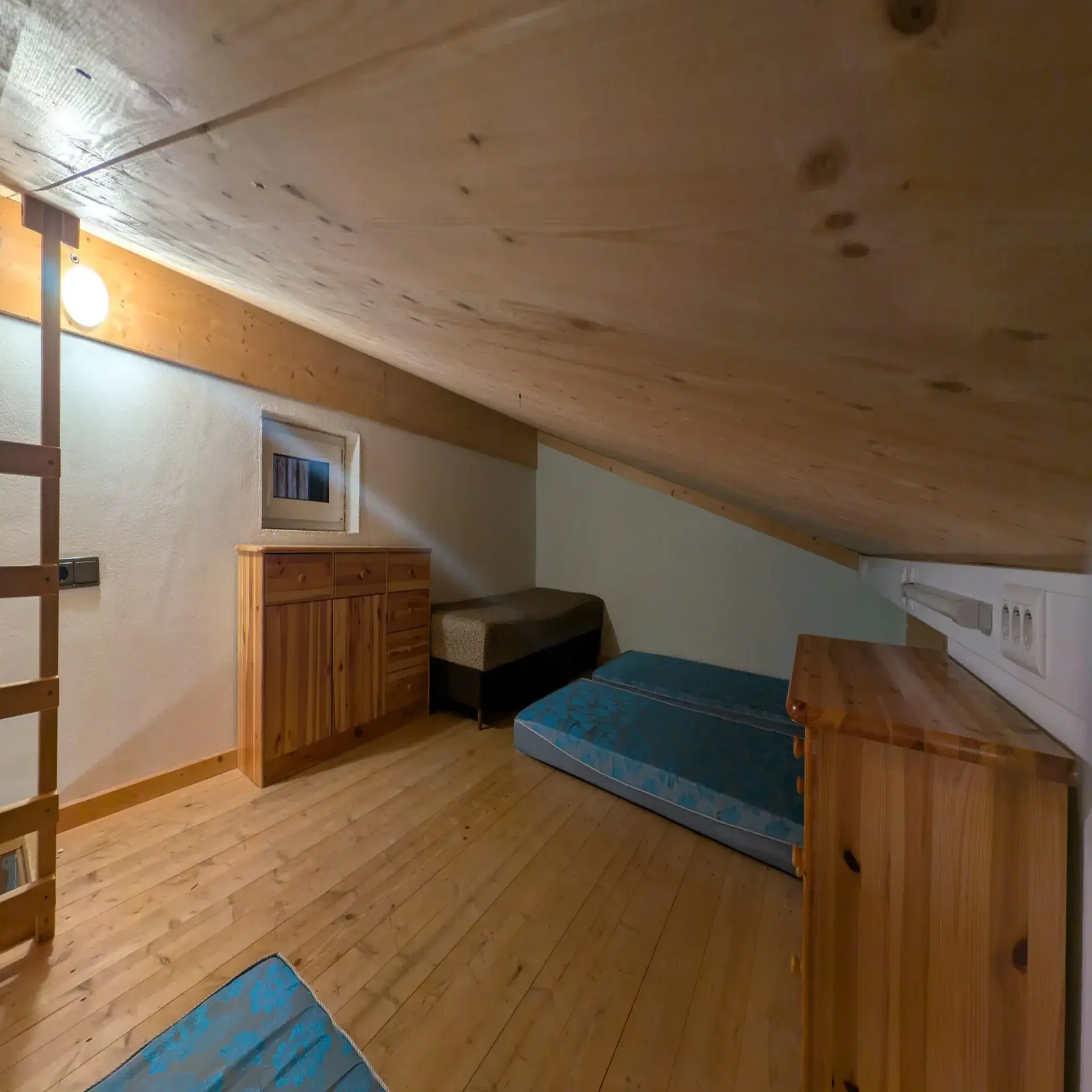 Große Gallerie mit 4 Schlafplätzen im Obergeschoss des Ferienhaus Römerhütte
