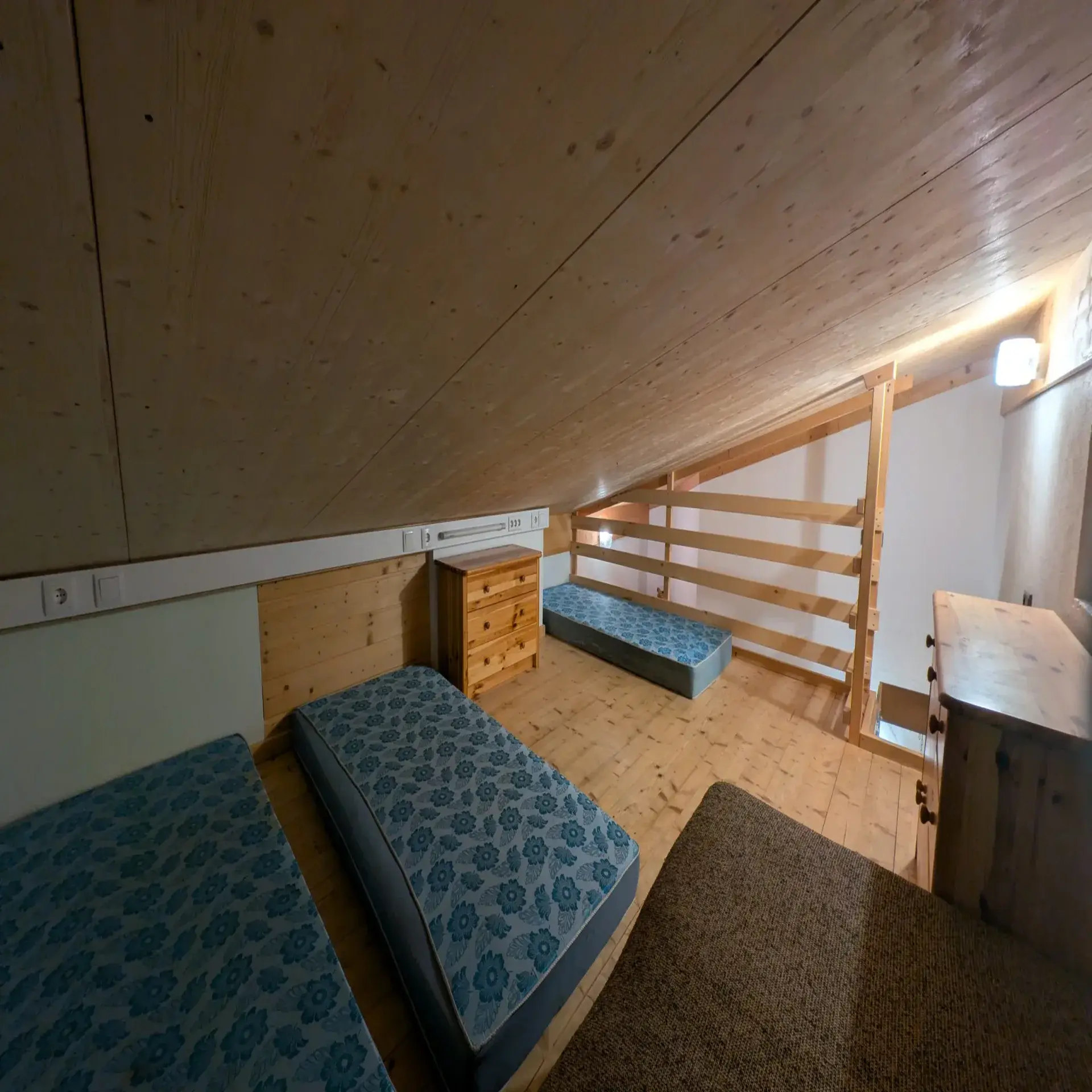 Große Gallerie mit 4 Schlafplätzen im Obergeschoss des Ferienhaus Römerhütte