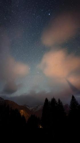 PXL_20241007_194757539.NIGHT.RAW-01.COVER~2